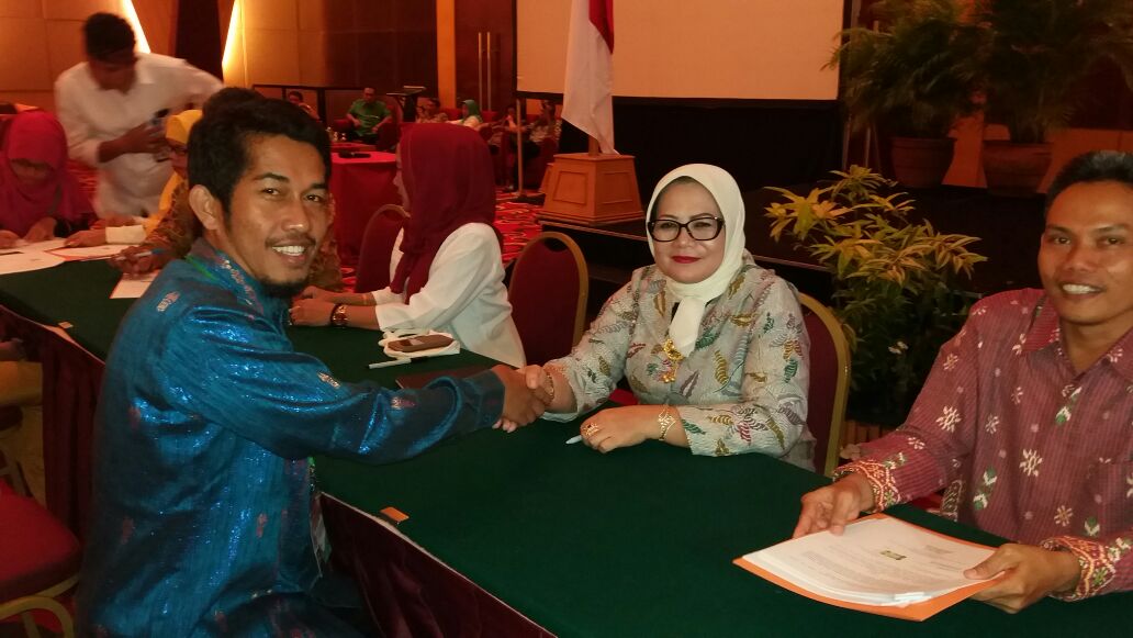 Pimpinan Sanggar Pituah Bundo Hendri Mamak