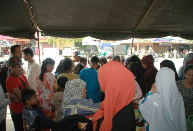Suasana Pembagian Pakaian Layak Pakai di Payakumbuh. (Foto: Dokumentasi Sudut Payakumbuh)