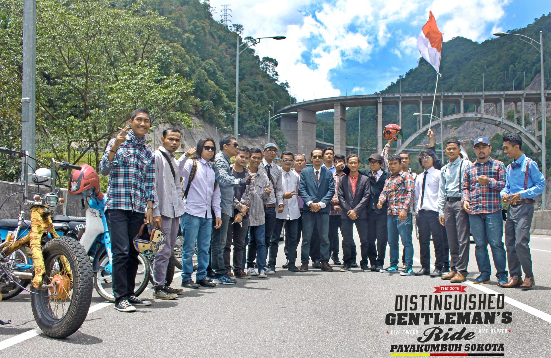 DGR Payakumbuh-Limapuluh Foto Bersama di Jembatan Layang Kelok Sembilan (Foto: Kinyam Cafe)