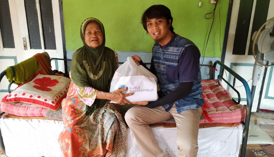 Tim Sudut Payakumbuh serahkan bantuan kepada 4 penerima donasi sudut berbagi