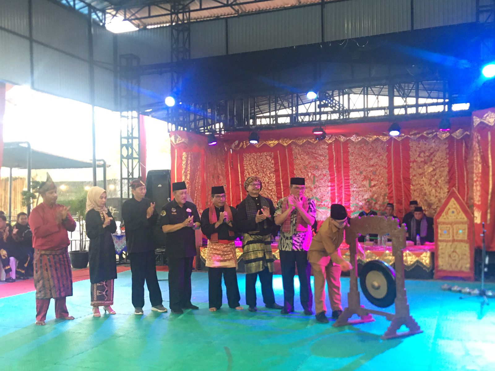 Kepala DInas Kebudayaan Sumbar saat membuka Festival Silat Tradisional Nusantara di Payakumbuh
