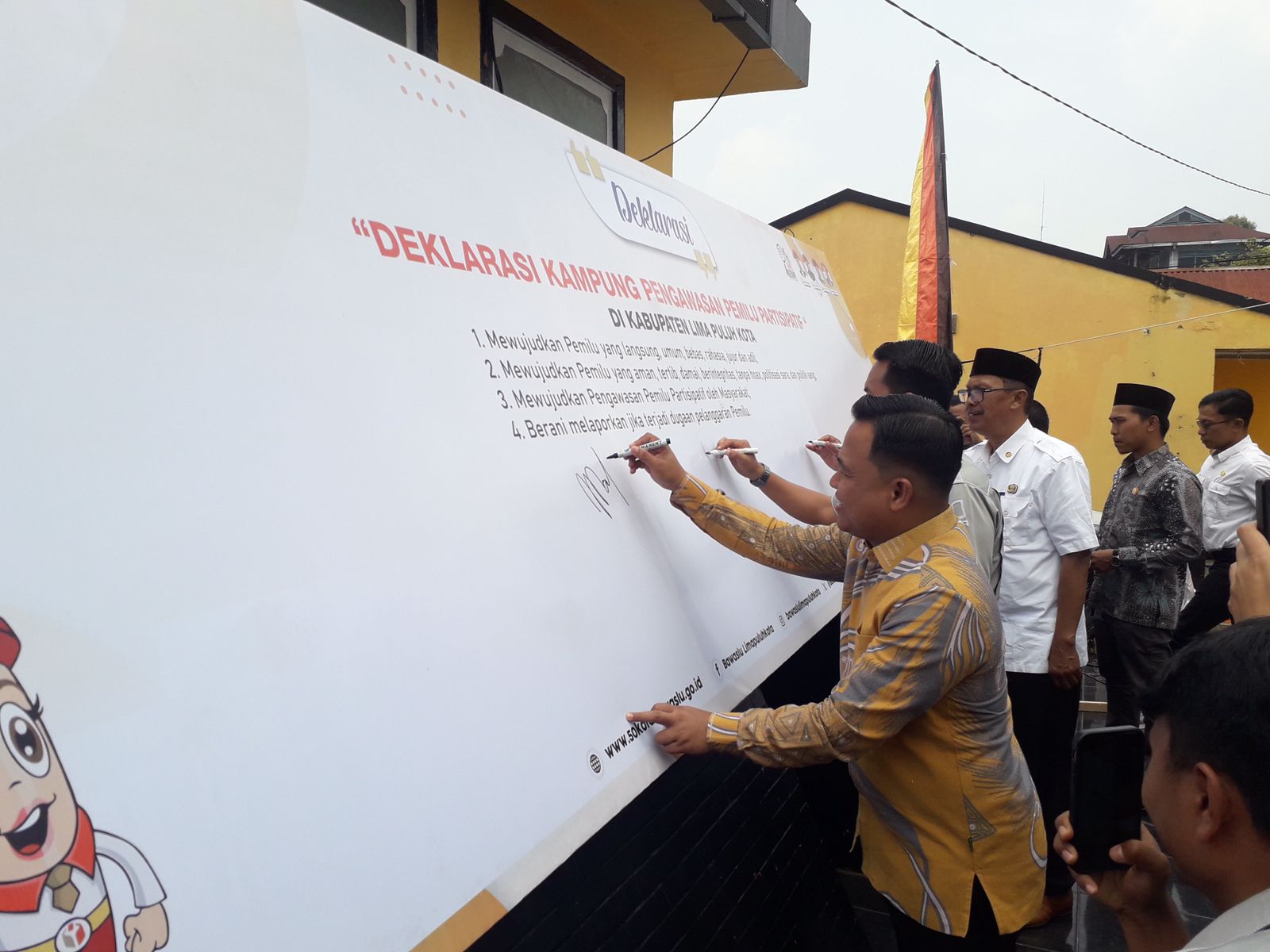 Bawaslu Lima Puluh Kota Deklarasikan Kampung Pengawasan Pemilu Partisipatif di Nagari Situjuah Batua
