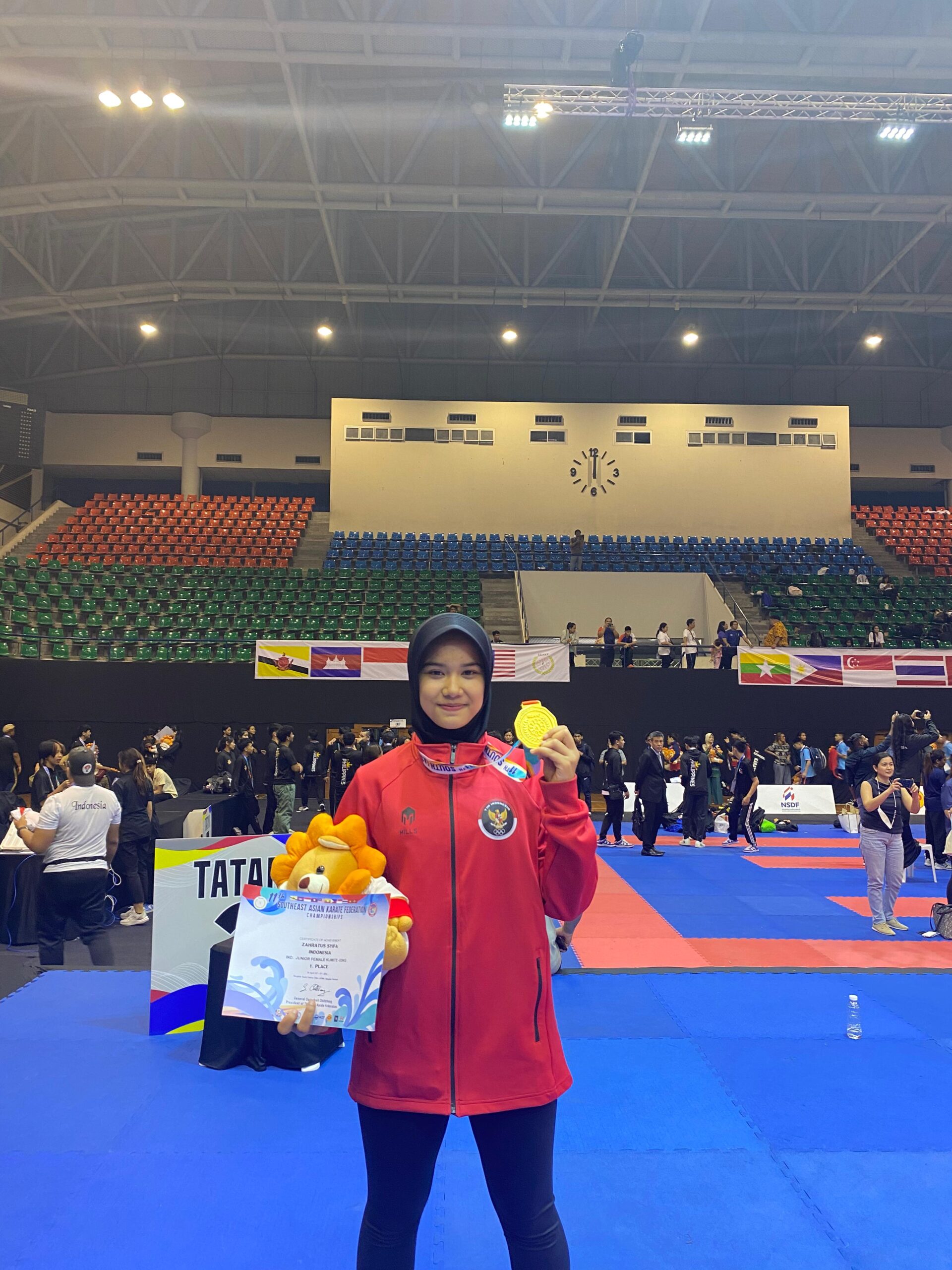 Zahratus Syifa Asal Kota Payakumbuh Raih Medali Emas Kejuaraan Karate di Thailand