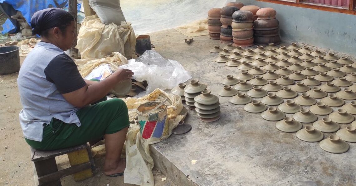 Melihat Usaha Pembuatan Gerabah di Jorong Galo Gandang, Nagari Andaleh, Kabupaten Lima Puluh Kota.