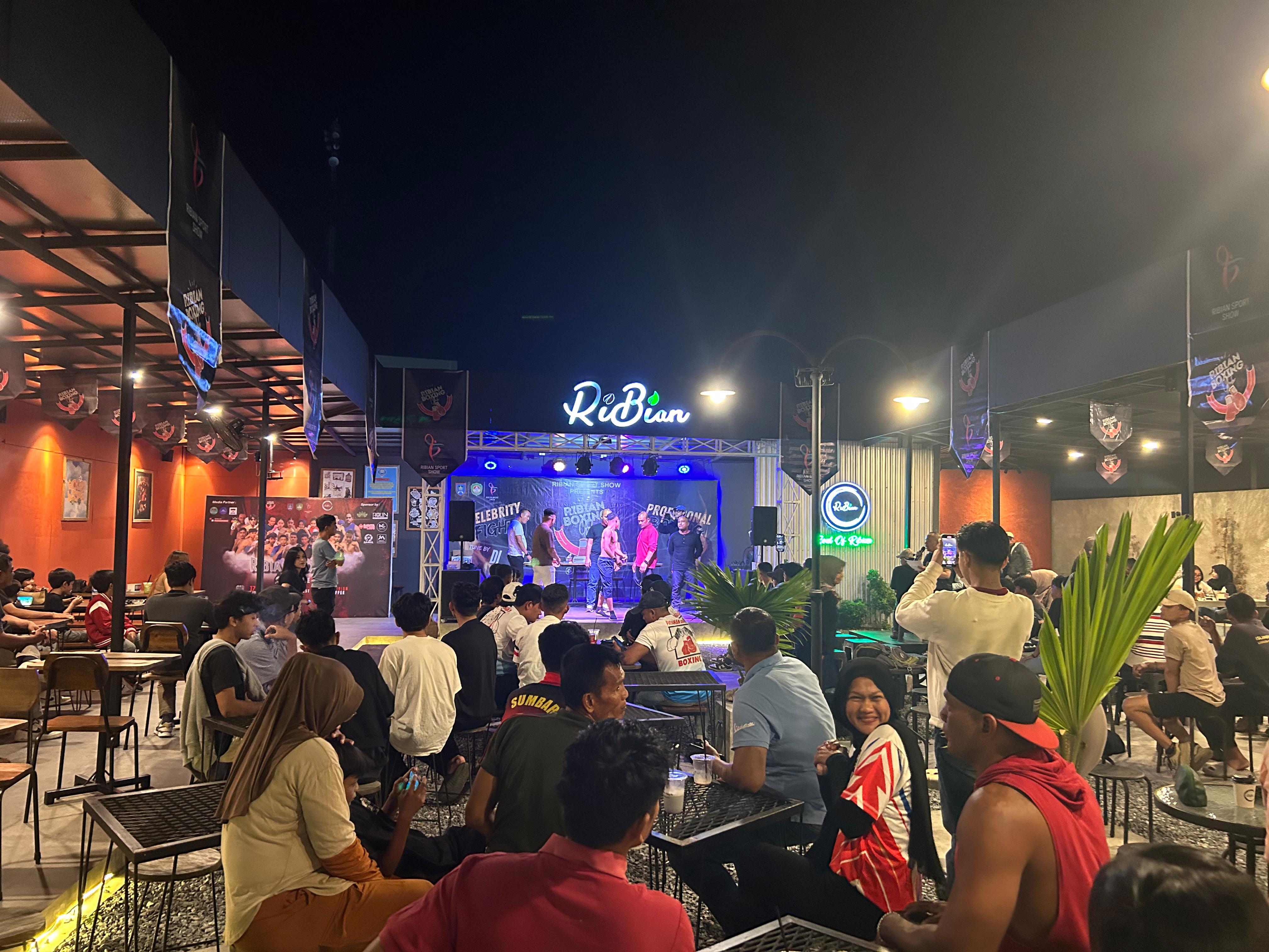 Suasana Ribian Boxing dipadati penonton