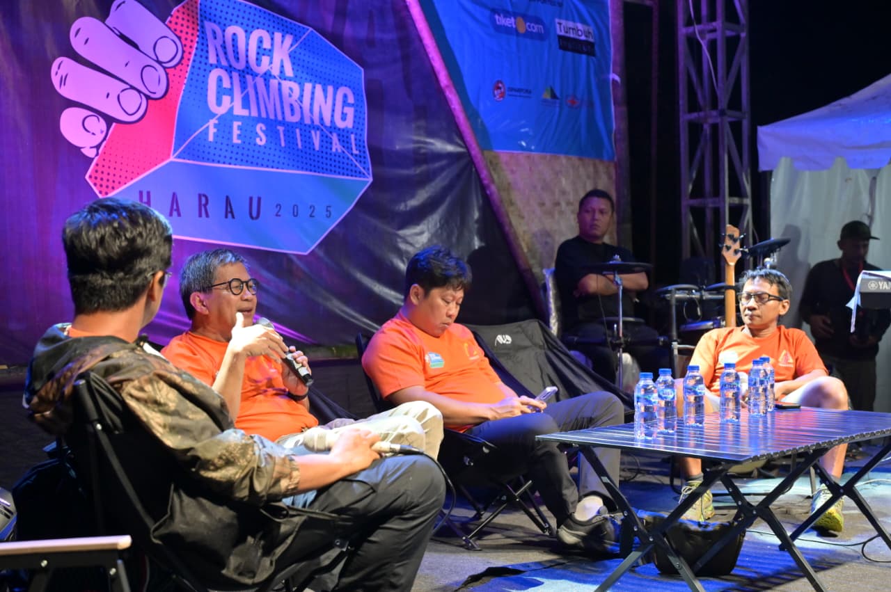Rocky Gerung Membuka Harau Rock Climbing Festival 2025 dengan Filosofi Rahim Alam