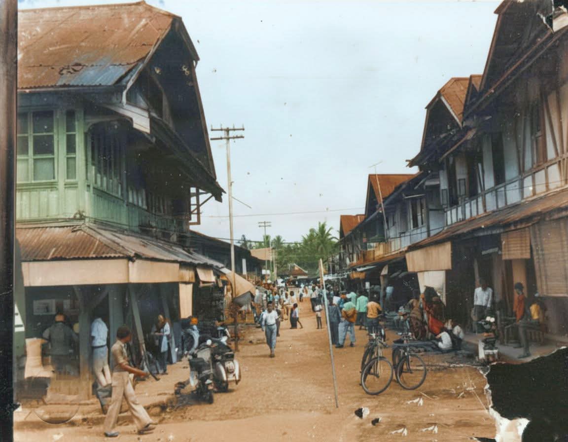 Sekolah, Surau, dan Rumah: Tiga Arah Pendidikan Anak Minangkabau