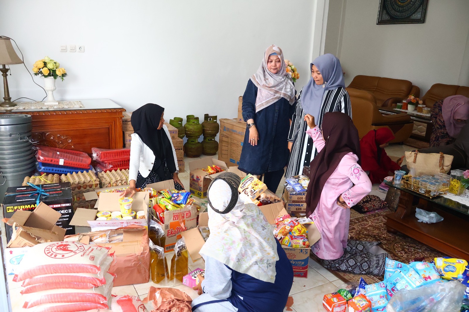 GOW Kota Payakumbuh Salurkan Bantuan Untuk Warga Terdampak Bencana di Kabupaten Solok