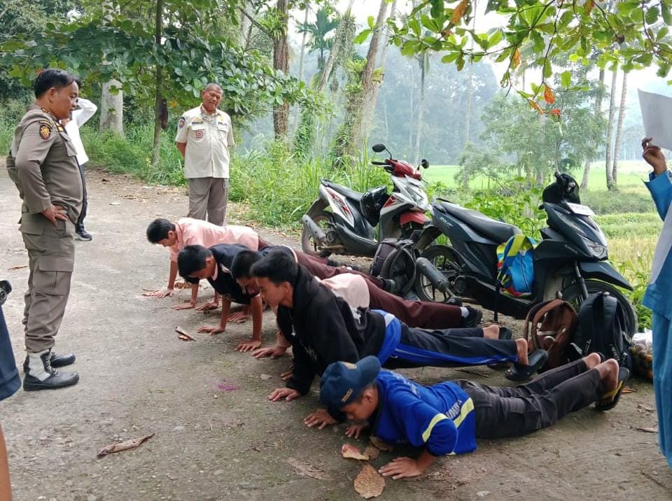 Warga Resah, Satpol PP Tertibkan Puluhan Pelajar Bolos di Jorong Balai Mansiro