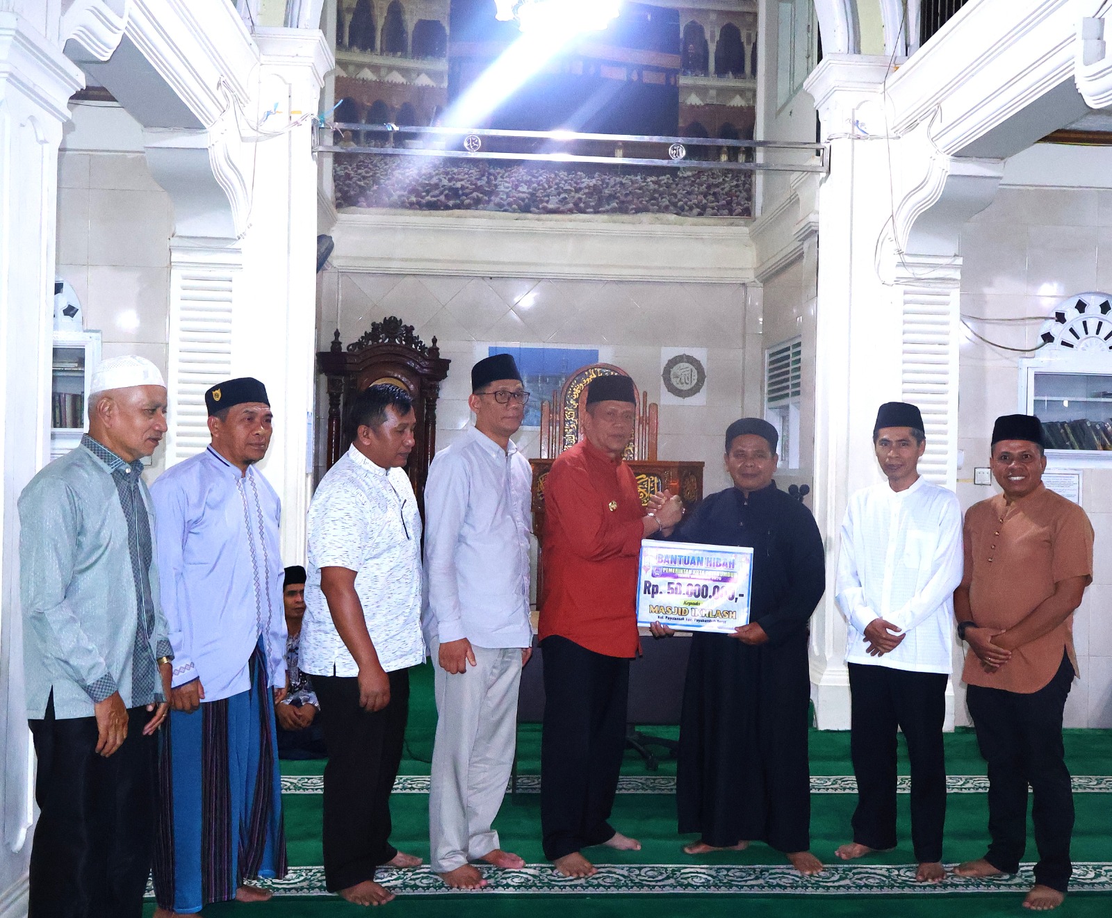 Wawako Payakumbuh Pimpin Safari Ramadan di Masjid Ikhlas Payolansek, Serahkan Bantuan Rp50 Juta