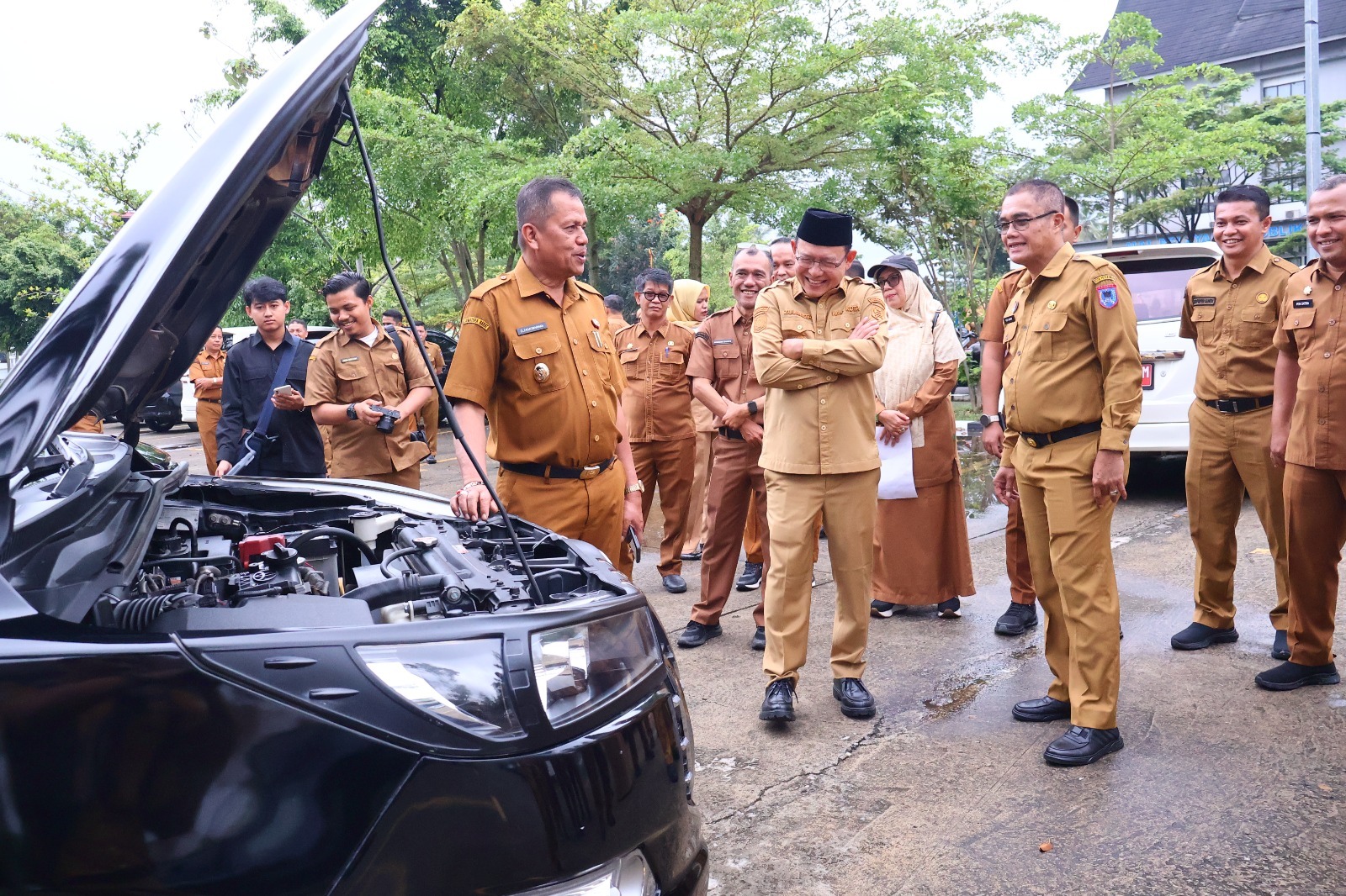 Wali Kota Payakumbuh Periksa Kendaraan Dinas untuk Pastikan Kinerja Pelayanan Publik Prima