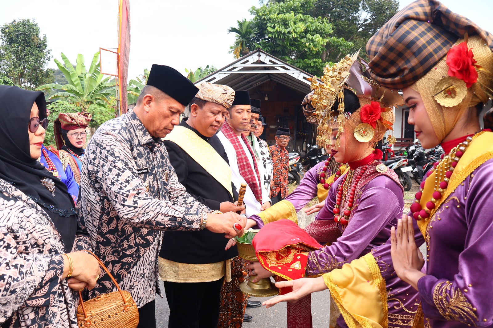 Nagari Aie Tabik Jadi yang Pertama Gelar Mambangkik Tradisi Adat di Payakumbuh